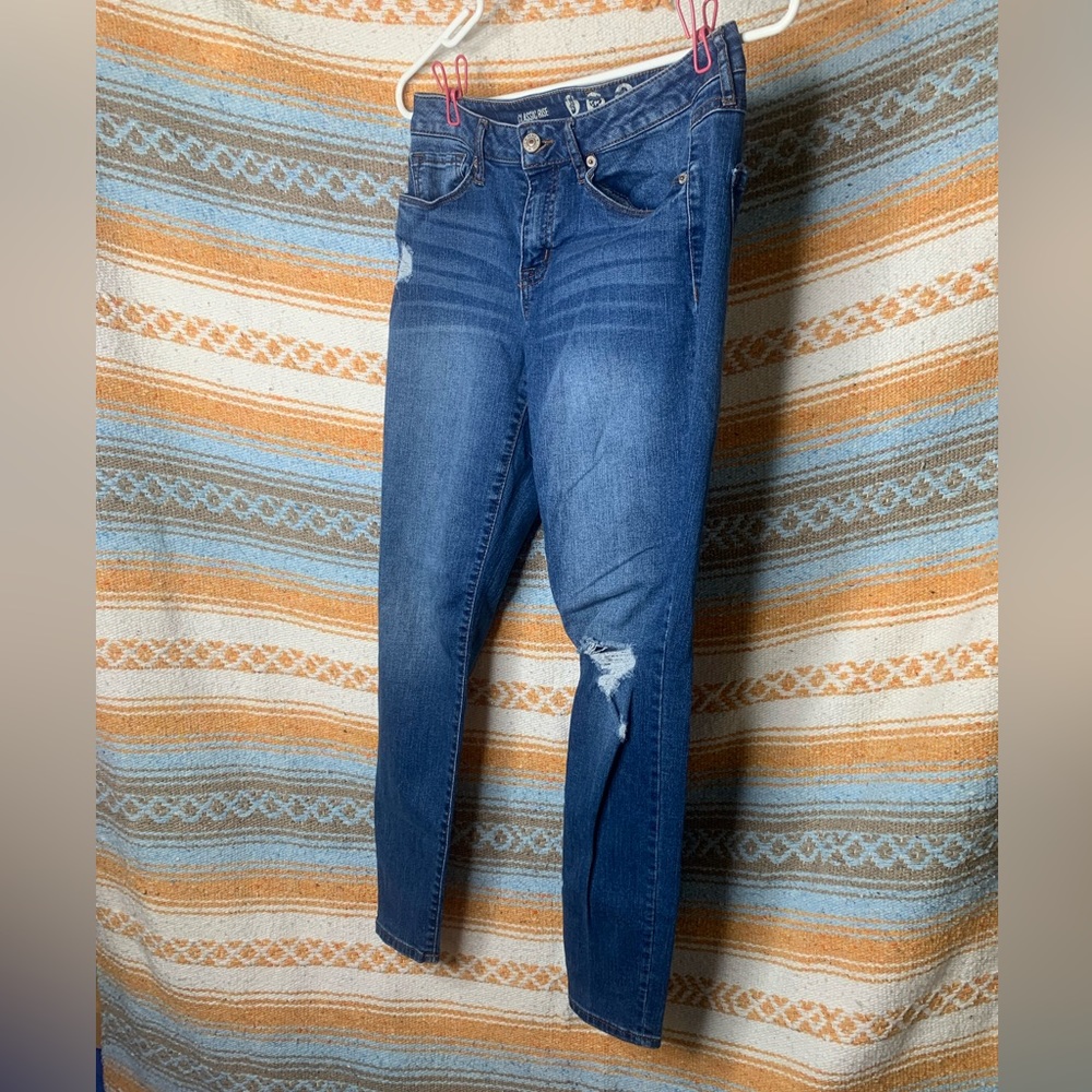 Skinny Jean with hole in knee